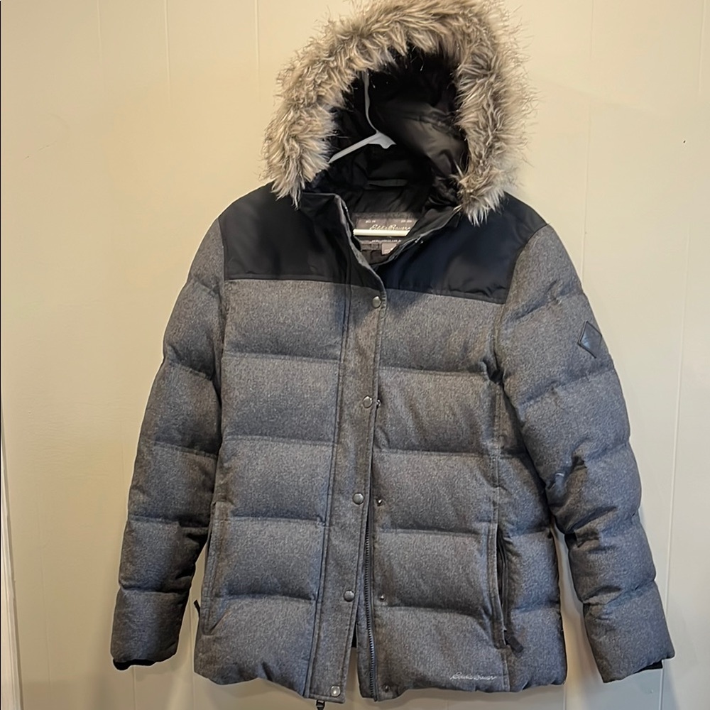 Stylish Gray Down Puffer Jacket with Faux Fur Hood